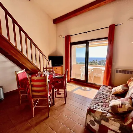 Apartment T3 Avec Mezzanine Et Parking Au Rayol-canadel - Fr-1-226b-176 *